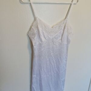 Cabernet White Lace Chemise